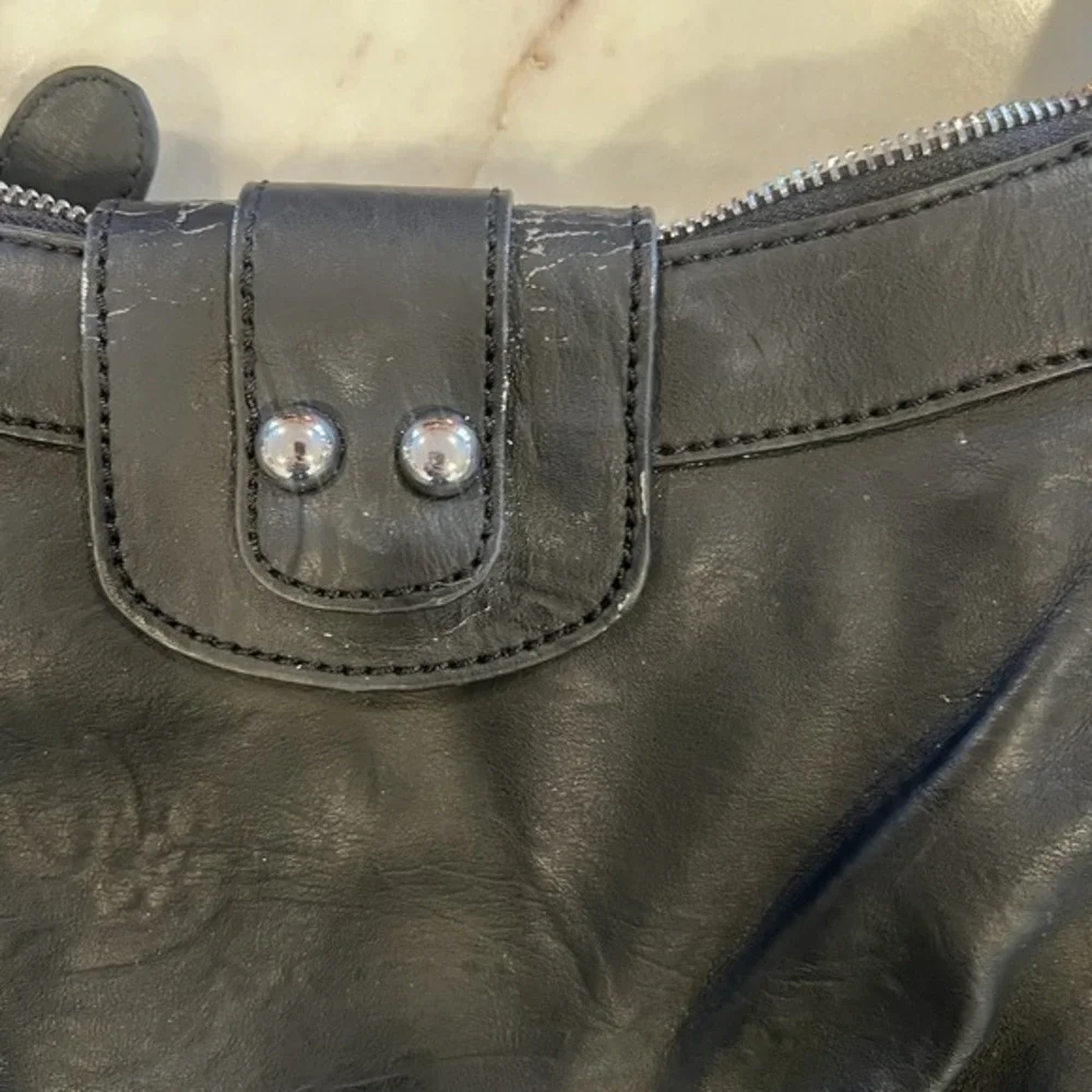 GUESS Black Leather Shoulder Bag Y2K‎ Silver Hardware Zip Hobo Purse